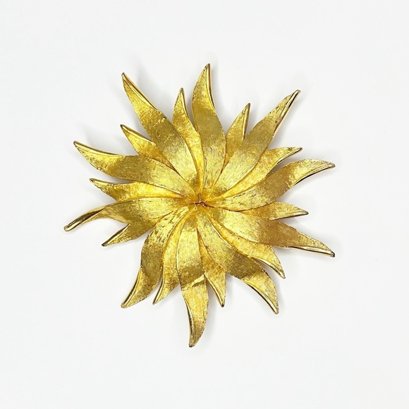 Vintage Designer Rare Hattie Carnegie Sunburst Gold Tone Brooch Retro - Picture 2 of 15